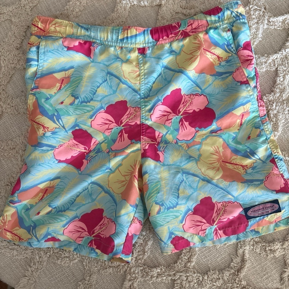Vineyard Vines Mens M Chappy 7" Swim Trunks Pink Blue Floral Hawaiian Print